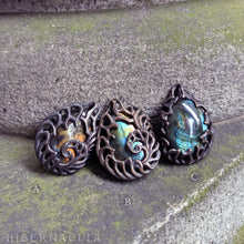 Загрузить изображение в средство просмотра галереи, Aurora -- Labradorite Amulet in Bronze or Silver | Hibernacula