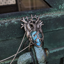 Загрузить изображение в средство просмотра галереи, The Bluefire Mystic Heart - Rainbow-Gold Labradorite in Silver | Hibernacula