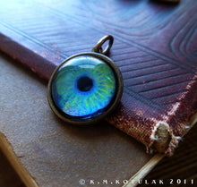 Загрузить изображение в средство просмотра галереи, Iris Charm -- Aquamarine / Medium Pendant | Hibernacula