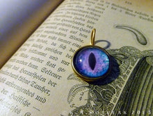 Загрузить изображение в средство просмотра галереи, Iris Charm -- Alien / Large Pendant | Hibernacula