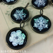 Загрузить изображение в средство просмотра галереи, The Magic of Winter -- Bentley Snowflake | Hibernacula