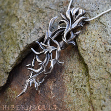 Загрузить изображение в средство просмотра галереи, The Briar Thornbraid -- Thorn Puzzle Necklace in Bronze or Silver | Hibernacula
