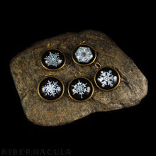 Load image into Gallery viewer, The Magic of Winter -- Bentley Snowflake | Hibernacula
