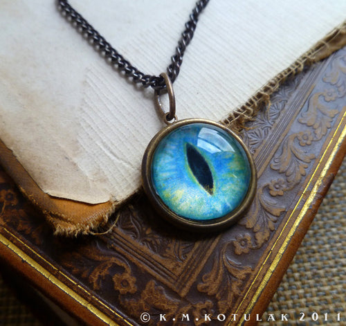 Iris Charm -- Siamese / Large Pendant | Hibernacula